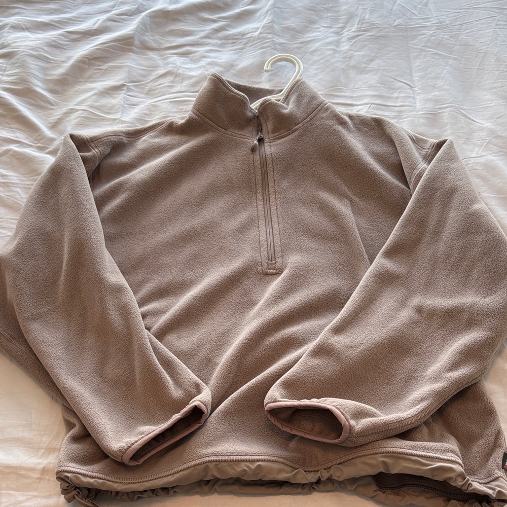 Aritzia - TNA action- polartec fleece 1/2 zip